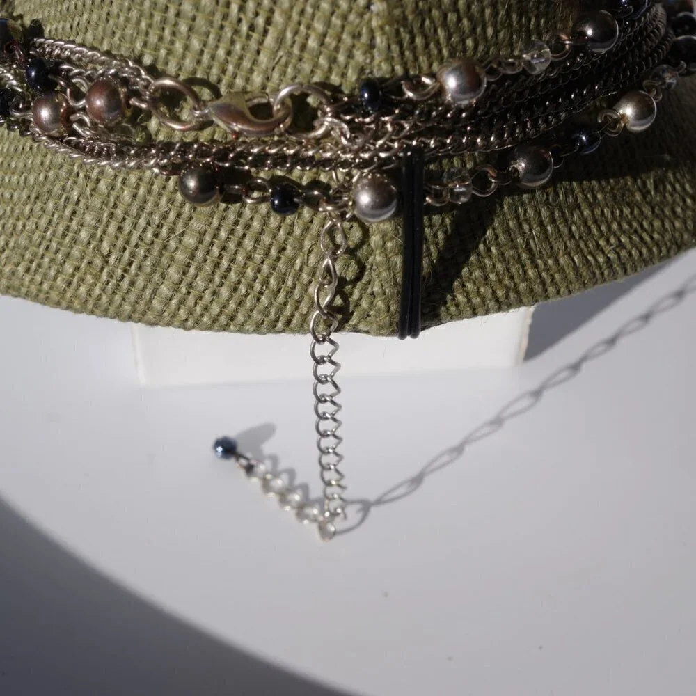Women`s silver tone bead chain necklace.